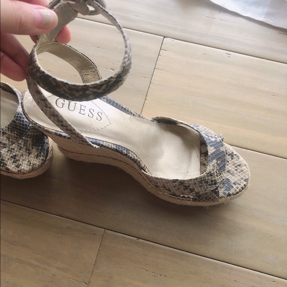 Beautiful shoes - Picture 2 of 7